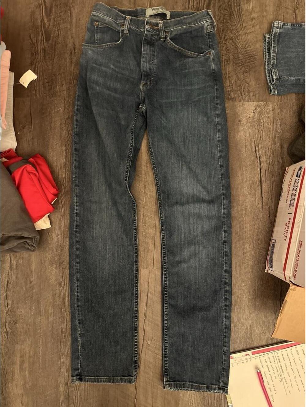 Wrangler Men's Blue and Navy Jeans